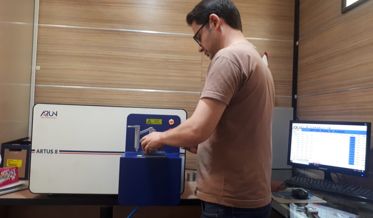 کالیبراسیون اسپکترومتر در آزمایشگاه با ابزارهای دقیق